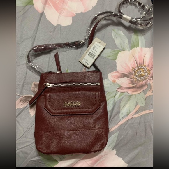 NWT - Kenneth Cole Reaction Gabriella Mini Crossbody Bag Burgundy Colour - Picture 2 of 7